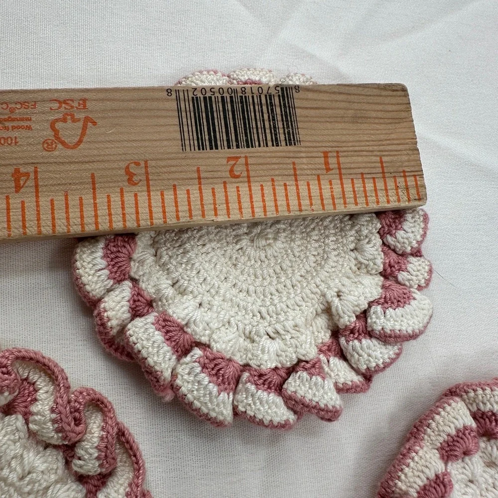 Set of 4 Handmade Crochet Coasters Cream Pink Scalloped Edged Drinkware‎